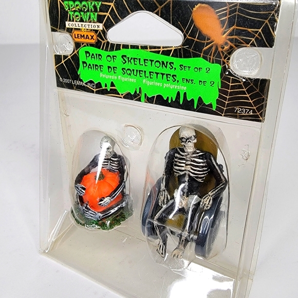 New Retired 2007 LEMAX Halloween Spooky Town "Pair of Skeletons" - Picture 4 of 5
